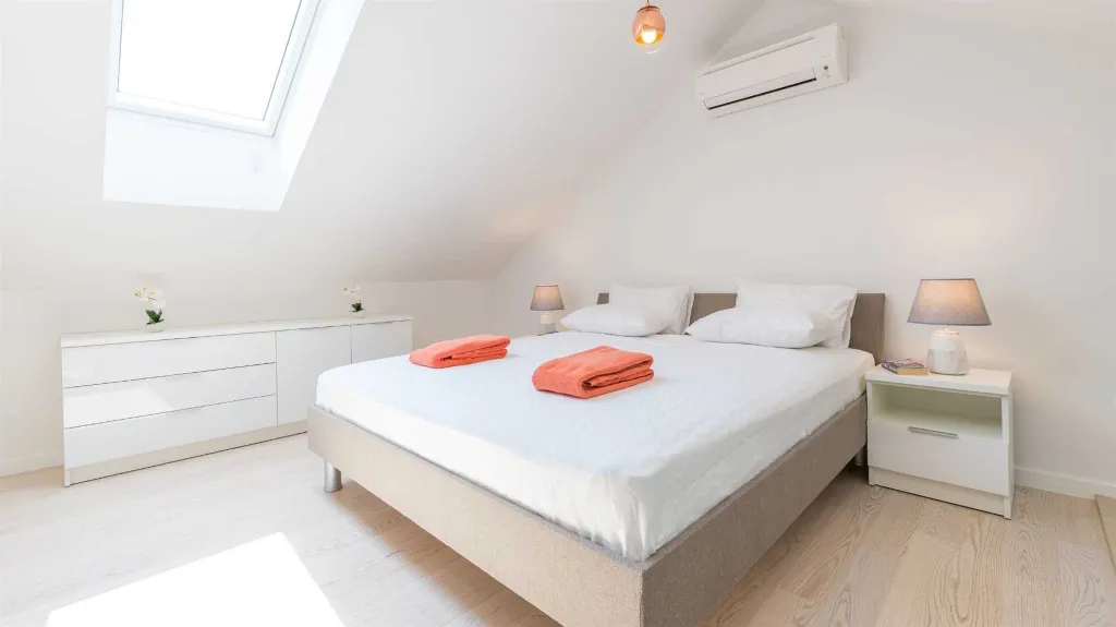 3-Bedroom Apartment in Dubrovnik with Balcony Sea Views