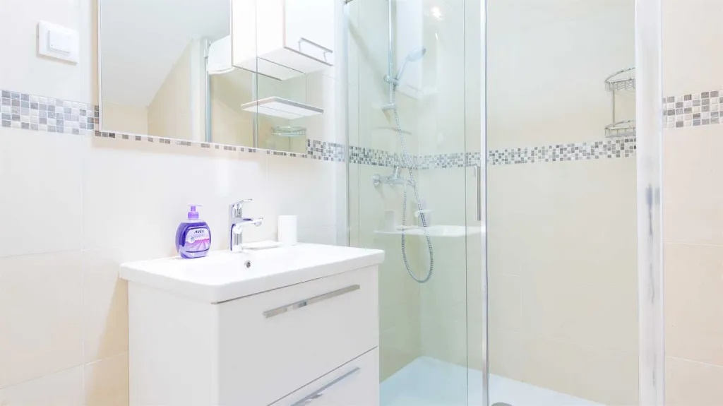 3-Bedroom Apartment in Dubrovnik with Balcony Sea Views