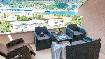 3-Bedroom Apartment in Dubrovnik with Balcony Sea Views