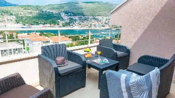 3-Bedroom Apartment in Dubrovnik with Balcony Sea Views