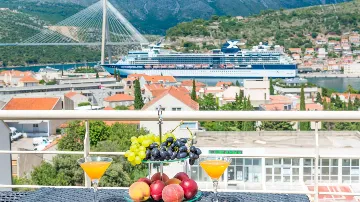 3-Bedroom Apartment in Dubrovnik with Balcony Sea Views