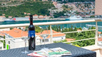 3-Bedroom Apartment in Dubrovnik with Balcony Sea Views