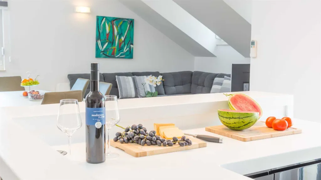 3-Bedroom Apartment in Dubrovnik with Balcony Sea Views