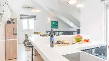 3-Bedroom Apartment in Dubrovnik with Balcony Sea Views