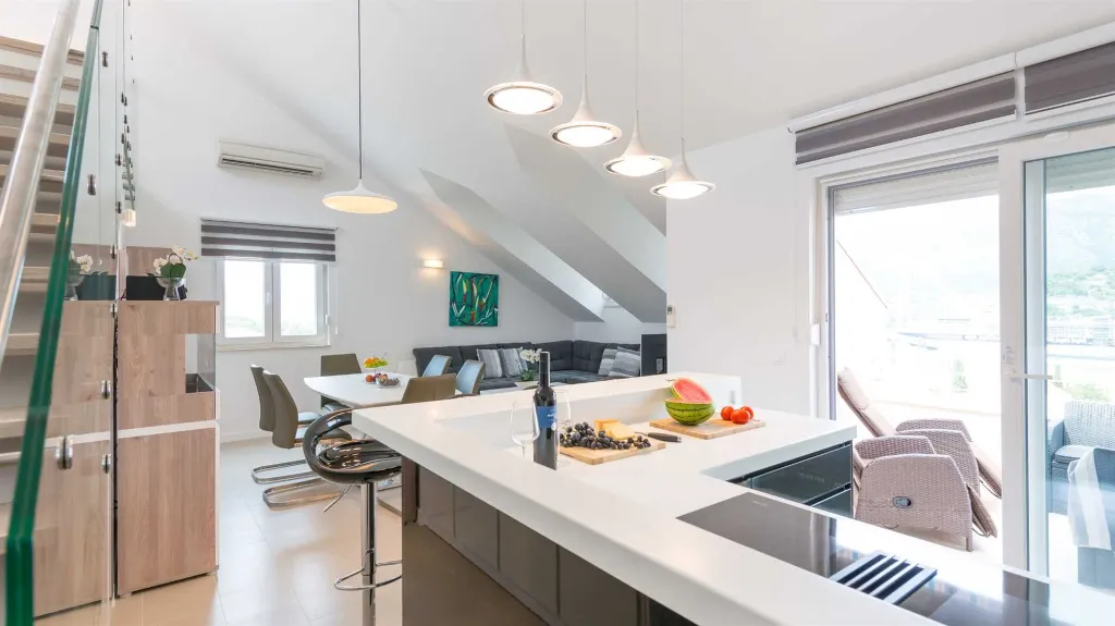 3-Bedroom Apartment in Dubrovnik with Balcony Sea Views