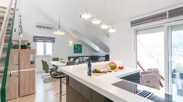 3-Bedroom Apartment in Dubrovnik with Balcony Sea Views