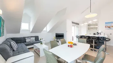 3-Bedroom Apartment in Dubrovnik with Balcony Sea Views