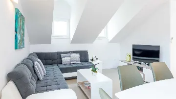 3-Bedroom Apartment in Dubrovnik with Balcony Sea Views