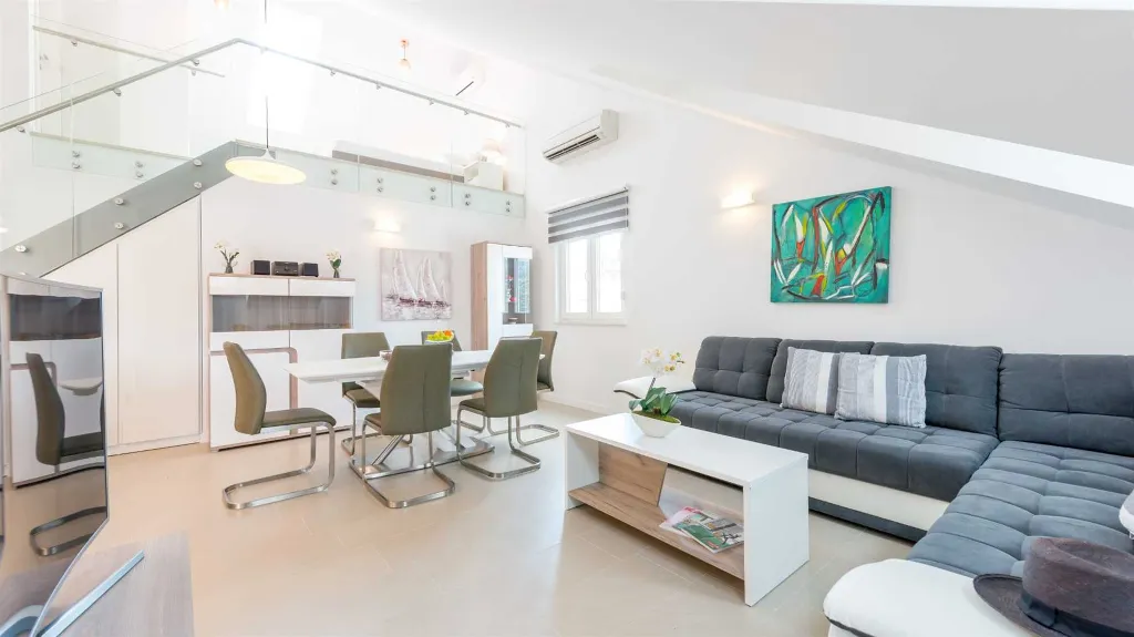 3-Bedroom Apartment in Dubrovnik with Balcony Sea Views