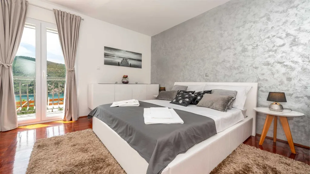 Two-Bedroom Apartment with Sea Views in Mokošica