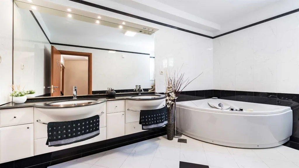 Two-Bedroom Apartment with Sea Views in Mokošica