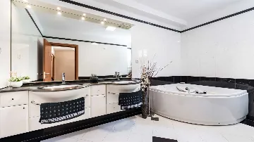 Two-Bedroom Apartment with Sea Views in Mokošica