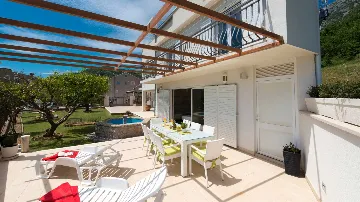 Two-Bedroom Apartment with Sea Views in Mokošica