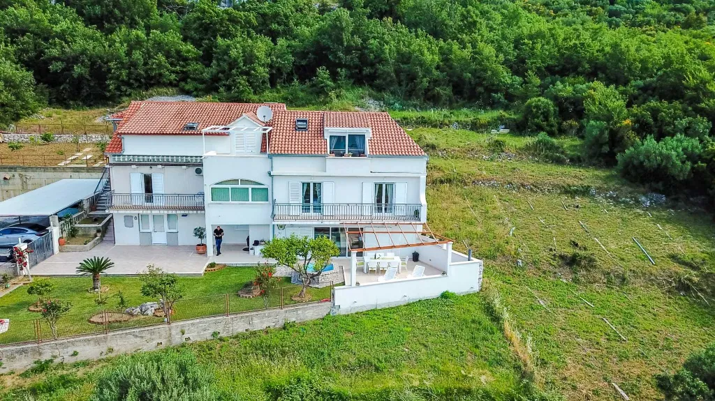 Two-Bedroom Apartment with Sea Views in Mokošica