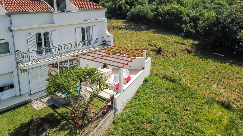 Two-Bedroom Apartment with Sea Views in Mokošica