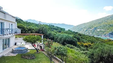 Two-Bedroom Apartment with Sea Views in Mokošica