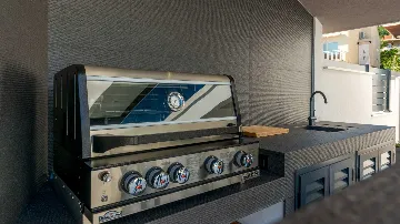 4-Bedroom Villa with Heated Infinity Pool in Mlini