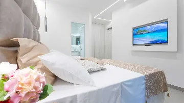 4-Bedroom Villa with Heated Infinity Pool in Mlini