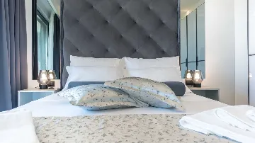 4-Bedroom Villa with Heated Infinity Pool in Mlini