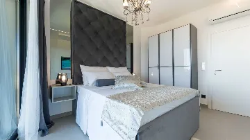 4-Bedroom Villa with Heated Infinity Pool in Mlini