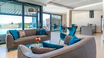 4-Bedroom Villa with Heated Infinity Pool in Mlini