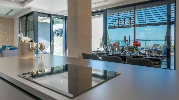 4-Bedroom Villa with Heated Infinity Pool in Mlini