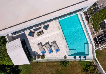 4-Bedroom Villa with Heated Infinity Pool in Mlini