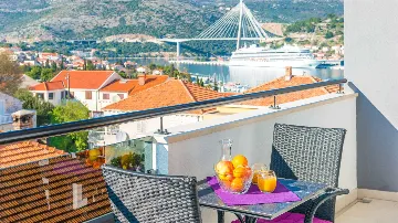 Two-Bedroom Apartment in Dubrovnik with Sea View