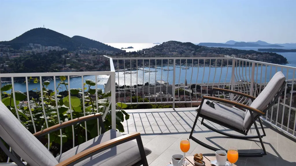 Studio Apartment with Sea View and Terrace in Dubrovnik