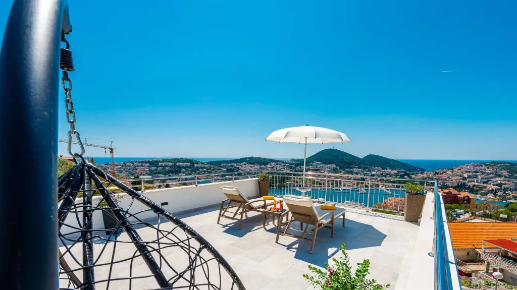 Two-Bedroom Apartment with Sea Views in Dubrovnik