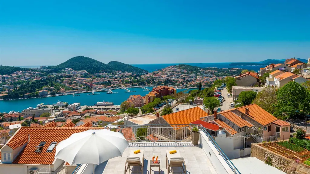 Two-Bedroom Apartment with Sea Views in Dubrovnik