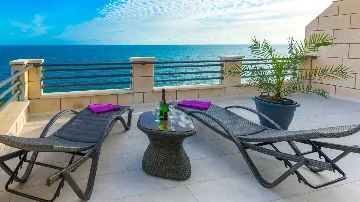 Sea-View Two-Bedroom Apartment in Dubrovnik