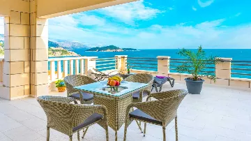 Sea-View Two-Bedroom Apartment in Dubrovnik