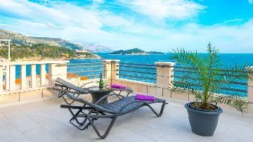 Sea-View Two-Bedroom Apartment in Dubrovnik