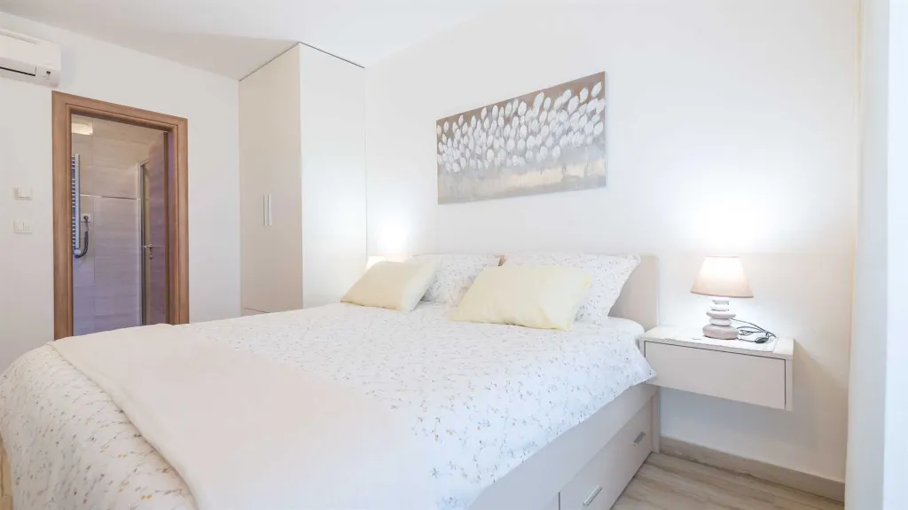 Sea-View Two-Bedroom Apartment in Dubrovnik