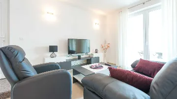 Sea-View Two-Bedroom Apartment in Dubrovnik