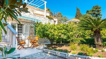 Dubrovnik One-Bedroom Apartment for 2 Guests