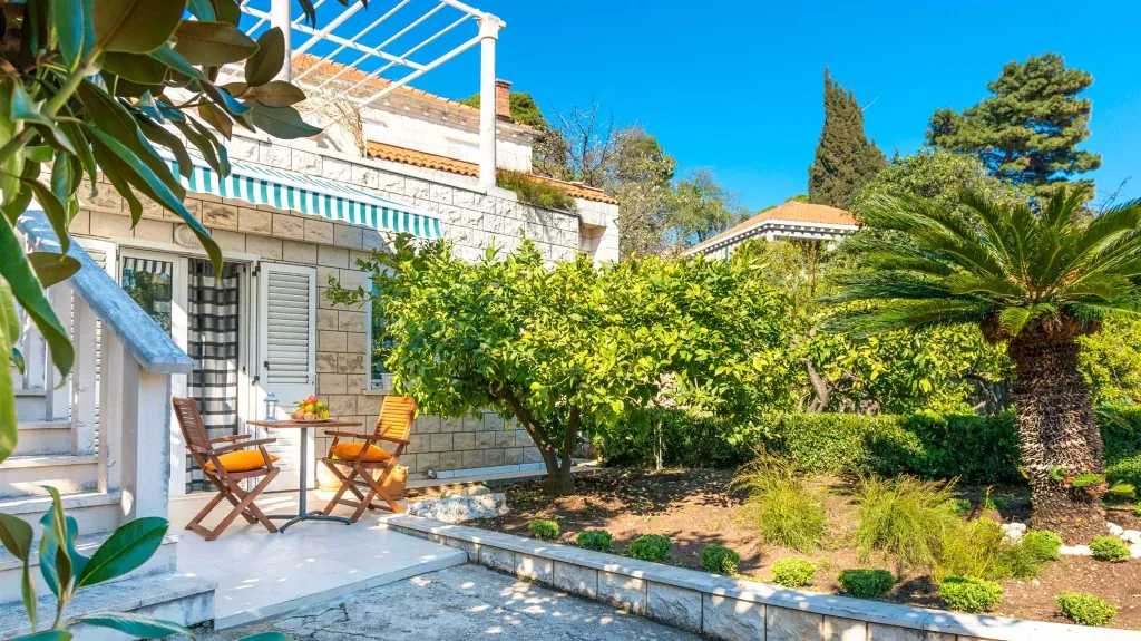 Dubrovnik One-Bedroom Apartment for 2 Guests