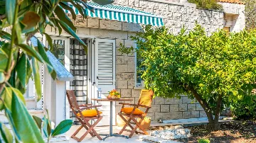 Dubrovnik One-Bedroom Apartment for 2 Guests