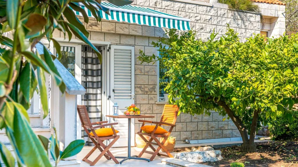 Dubrovnik One-Bedroom Apartment for 2 Guests