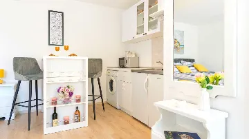 Dubrovnik One-Bedroom Apartment for 2 Guests