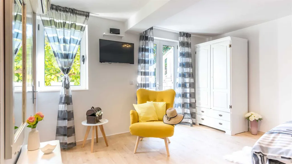 Dubrovnik One-Bedroom Apartment for 2 Guests