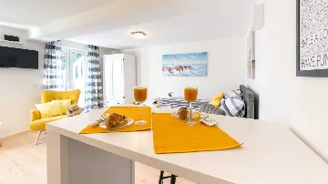 Dubrovnik One-Bedroom Apartment for 2 Guests