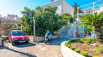 Dubrovnik One-Bedroom Apartment for 2 Guests