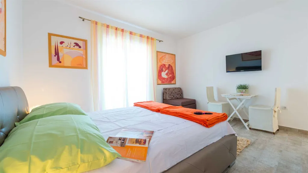 Dubrovnik Studio Apartment with Terrace & Bay Views