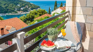 Dubrovnik Studio Apartment with Terrace & Bay Views
