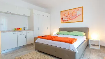 Dubrovnik Studio Apartment with Terrace & Bay Views