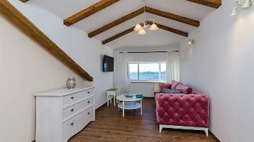 Brsečine 3-Bedroom Villa for Up to 6 Guests