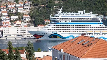 Dubrovnik 2-Bedroom Apartment with Sea View