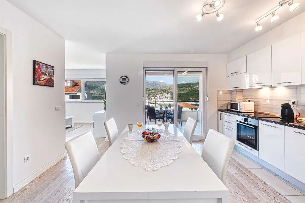 Dubrovnik 2-Bedroom Apartment with Sea View